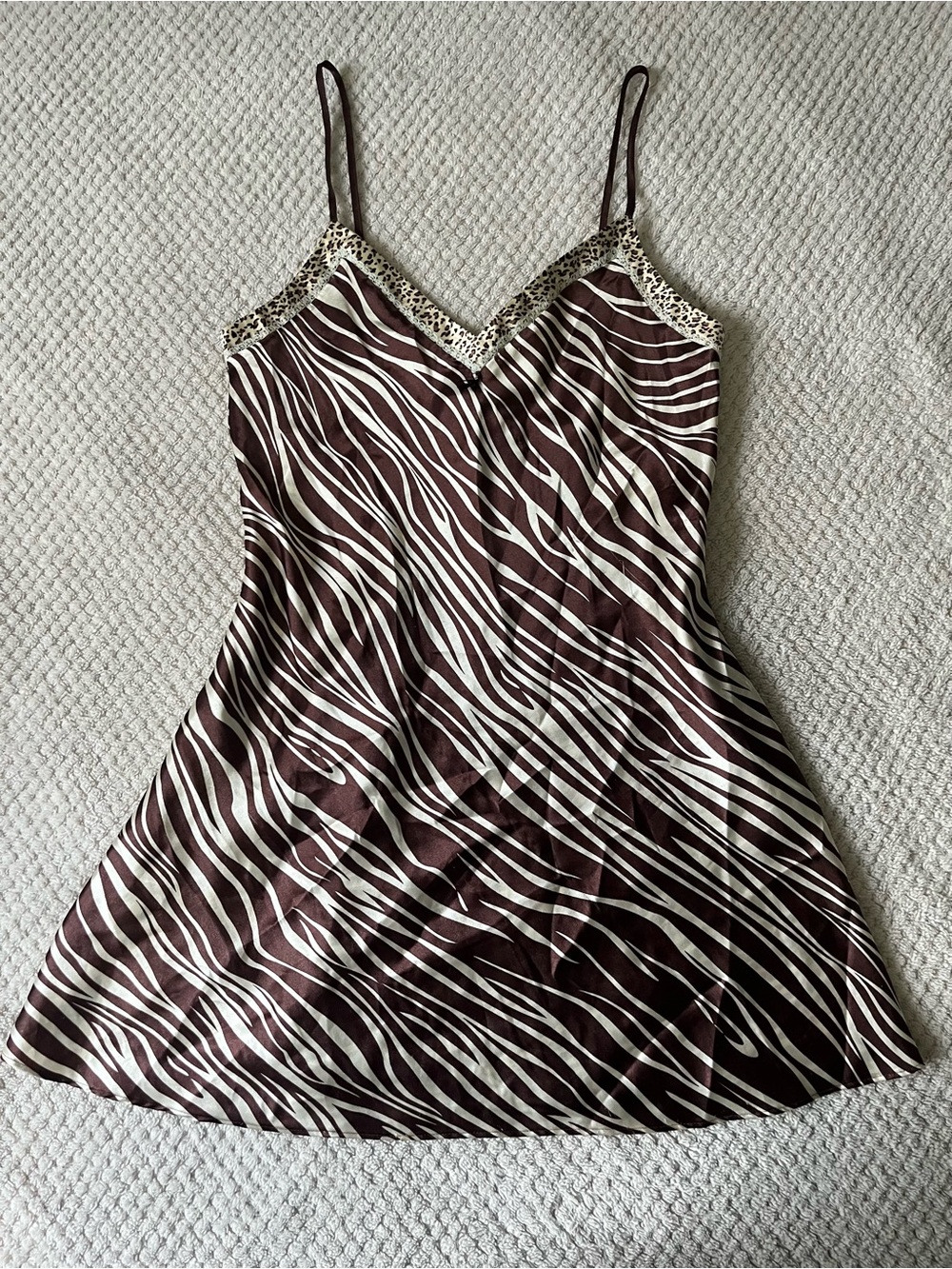 Jones New York vintage Y2K dainty babydoll Zebra-Print Slip with Lace Trim